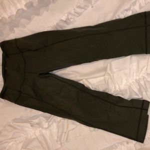 Lululemon capri workout pants
